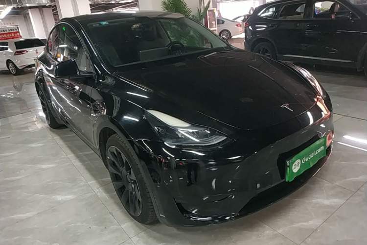 Used Tesla Model Y 2022 Rear-Wheel-Drive Version Front Right 45 Deg