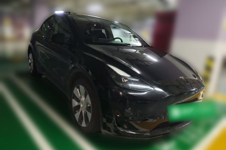 Used Tesla Model Y 2022 Long-Range All-Wheel-Drive Version Front Right 45 Deg