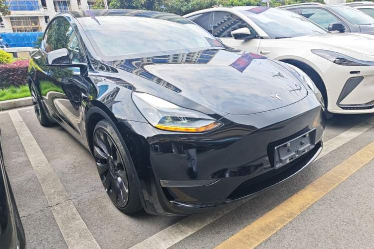 Used Tesla Model Y 2022 Performance High-Performance All-Wheel-Drive Version Front Right 45 Deg
