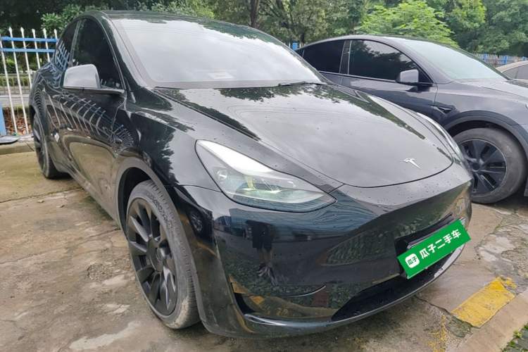 Used Tesla Model Y 2022 Rear-Wheel-Drive Version Front Right 45 Deg