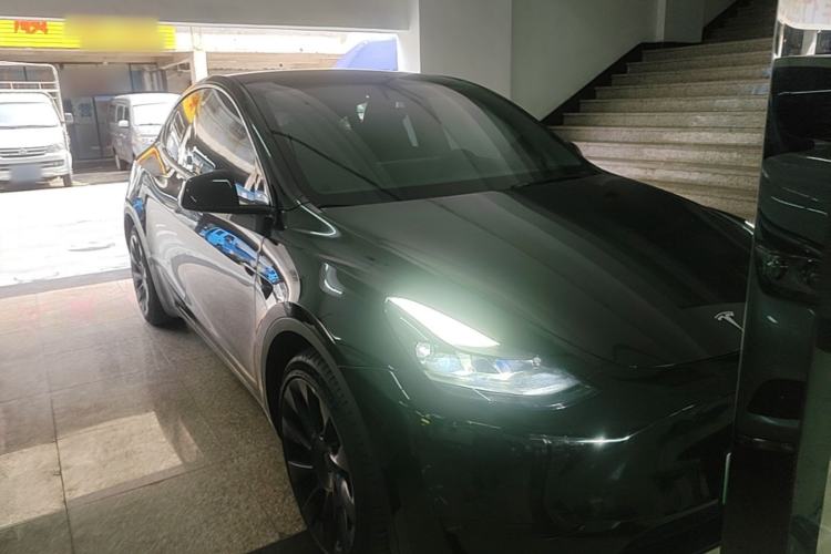 Used Tesla Model Y 2022 Rear-Wheel-Drive Version Front Right 45 Deg