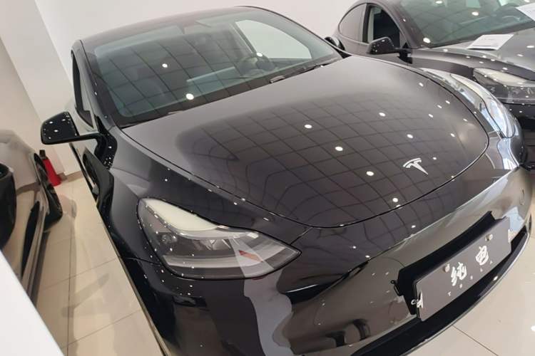 Used Tesla Model Y 2022 Long-Range All-Wheel-Drive Version Front Right 45 Deg