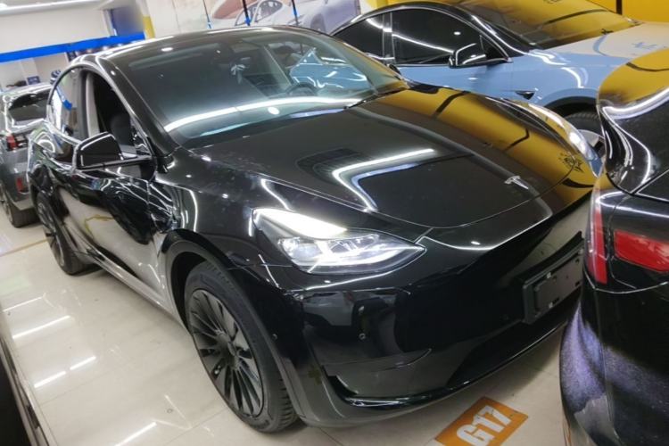 Used Tesla Model Y 2022 Rear-Wheel-Drive Version Front Right 45 Deg