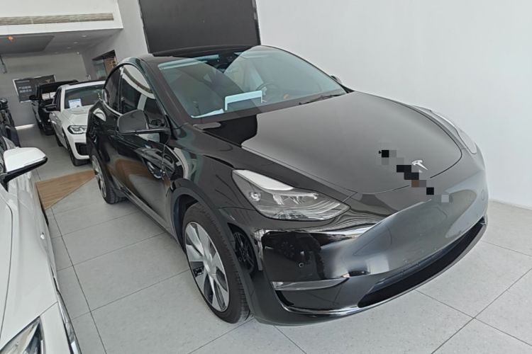 Used Tesla Model Y 2022 Long-Range All-Wheel-Drive Version Front Right 45 Deg
