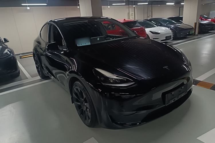 Used Tesla Model Y 2022 Rear-Wheel-Drive Version Front Right 45 Deg