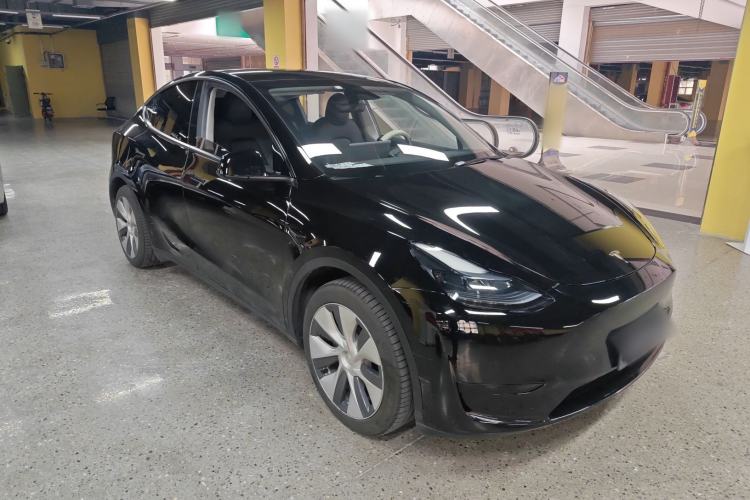 Used Tesla Model Y 2022 Rear-Wheel-Drive Version Front Right 45 Deg