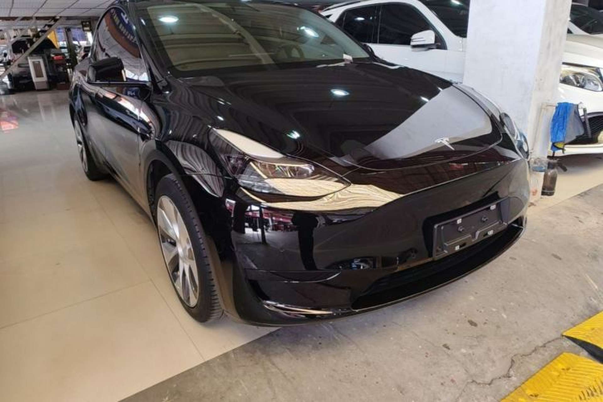 Used Tesla Model Y 2022 Rear-Wheel-Drive Version Front Right 45 Deg