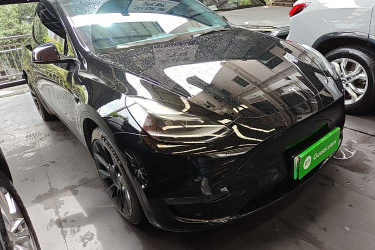 Used Tesla Model Y 2022 Long-Range All-Wheel-Drive Version Front Right 45 Deg