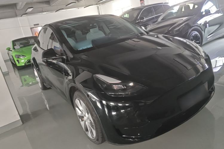 Used Tesla Model Y 2022 Rear-Wheel-Drive Version Front Right 45 Deg
