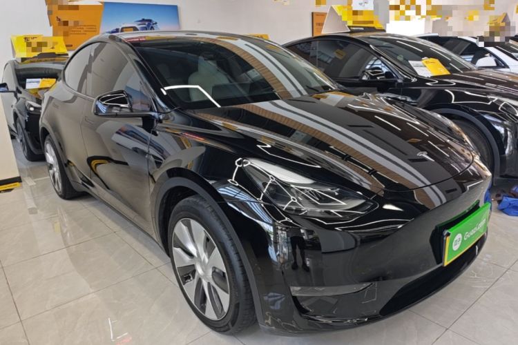 Used Tesla Model Y 2022 Long-Range All-Wheel-Drive Version Front Right 45 Deg