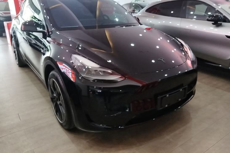Used Tesla Model Y 2022 Rear-Wheel-Drive Version Front Right 45 Deg