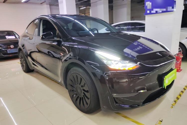 Used Tesla Model Y 2022 Long-Range All-Wheel-Drive Version Front Right 45 Deg