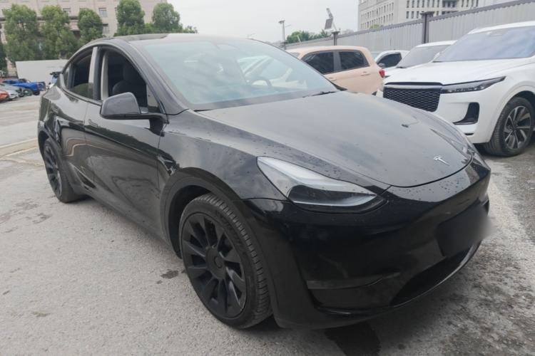 Used Tesla Model Y 2022 Long-Range All-Wheel-Drive Version Front Right 45 Deg