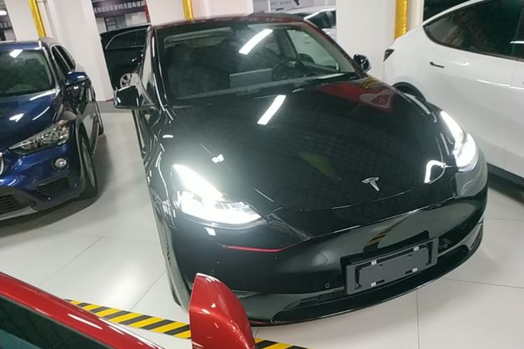 Used Tesla Model Y 2022 Long-Range All-Wheel-Drive Version Front Right 45 Deg