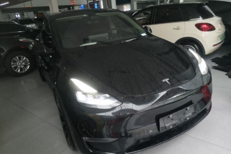 Used Tesla Model Y 2022 Long-Range All-Wheel-Drive Version Front Right 45 Deg