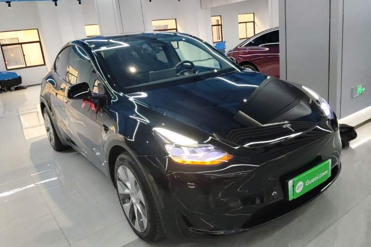 Used Tesla Model Y 2022 Rear-Wheel-Drive Version Front Right 45 Deg