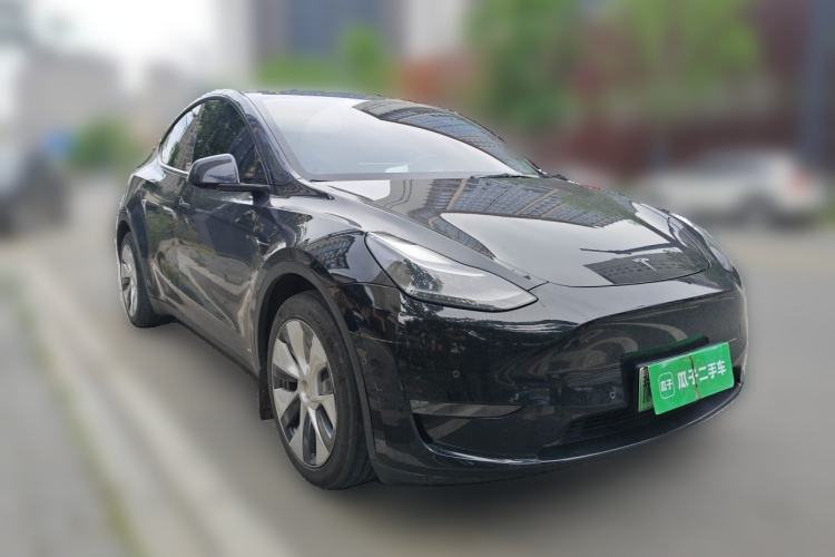 Used Tesla Model Y 2022 Long-Range All-Wheel-Drive Version Front Right 45 Deg