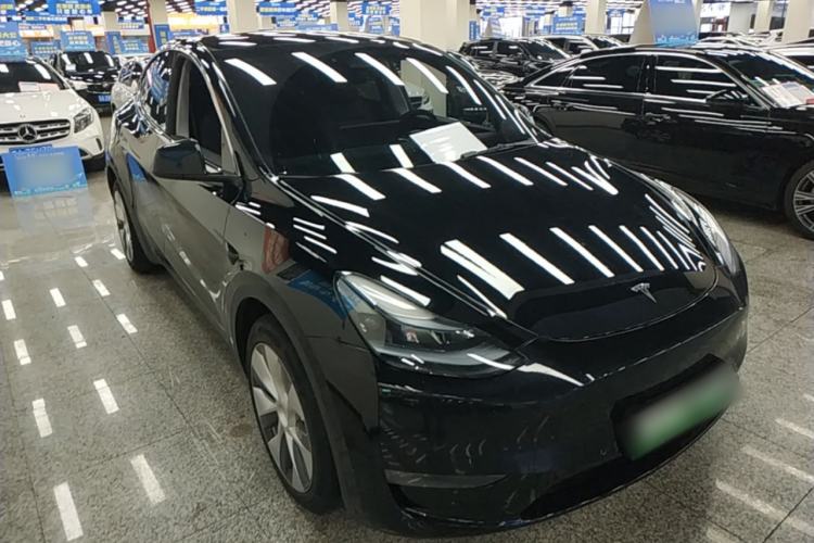 Used Tesla Model Y 2022 Revised Version Long-Range All-Wheel Drive Front Right 45 Deg