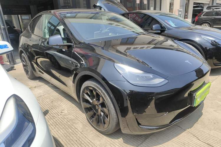 Used Tesla Model Y 2022 Rear-Wheel-Drive Version Front Right 45 Deg