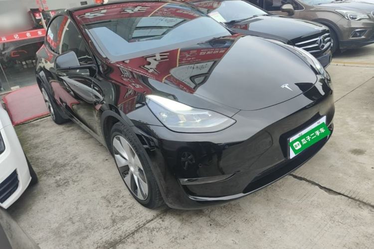 Used Tesla Model Y 2022 Long-Range All-Wheel-Drive Version Front Right 45 Deg