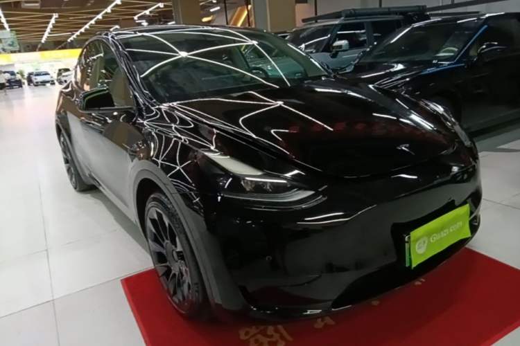 Used Tesla Model Y 2022 Rear-Wheel-Drive Version Front Right 45 Deg