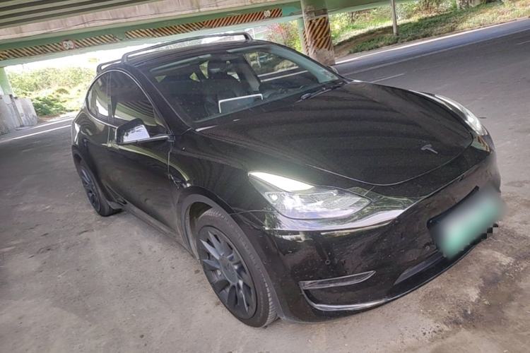 Used Tesla Model Y 2022 Long-Range All-Wheel-Drive Version Front Right 45 Deg