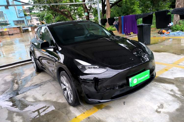 Used Tesla Model Y 2022 Rear-Wheel-Drive Version Front Right 45 Deg