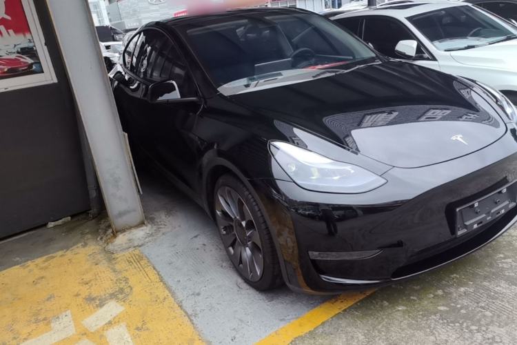 Used Tesla Model Y 2022 Performance High-Performance All-Wheel-Drive Version Front Right 45 Deg