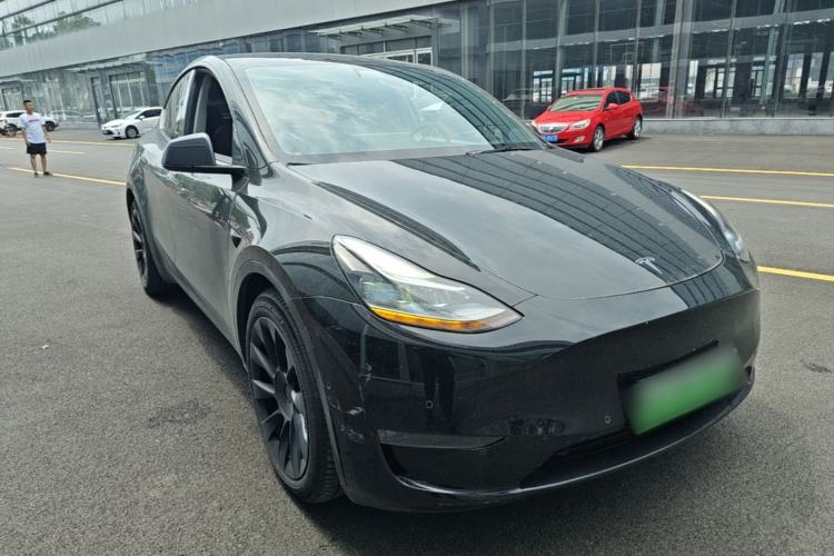 Used Tesla Model Y 2022 Long-Range All-Wheel-Drive Version Front Right 45 Deg
