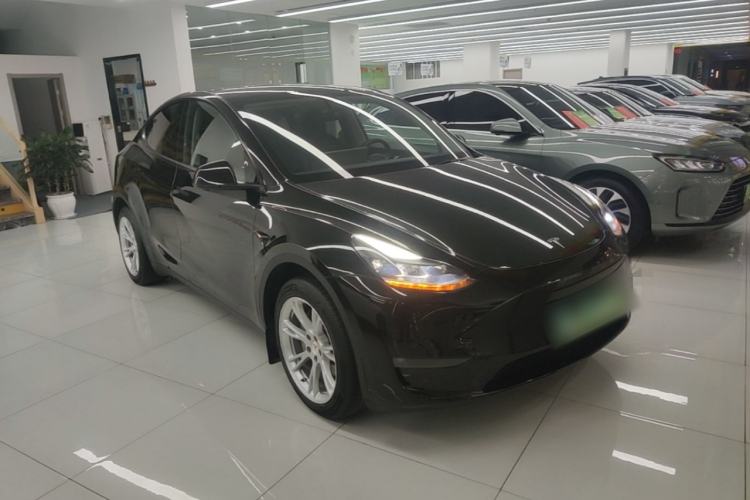 Used Tesla Model Y 2022 Revised Version Long-Range All-Wheel Drive Front Right 45 Deg