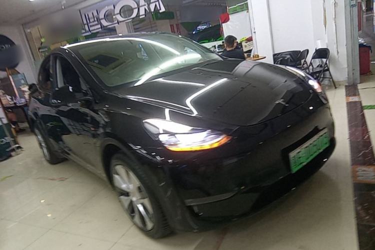 Used Tesla Model Y 2022 Long-Range All-Wheel-Drive Version Front Right 45 Deg