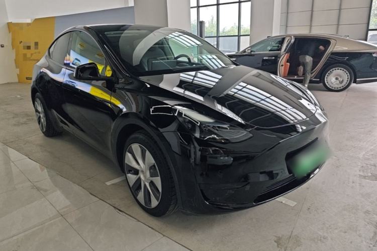 Used Tesla Model Y 2022 Rear-Wheel-Drive Version Front Right 45 Deg