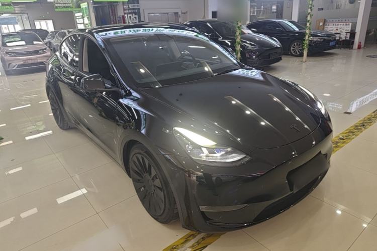 Used Tesla Model Y 2022 Long-Range All-Wheel-Drive Version Front Right 45 Deg