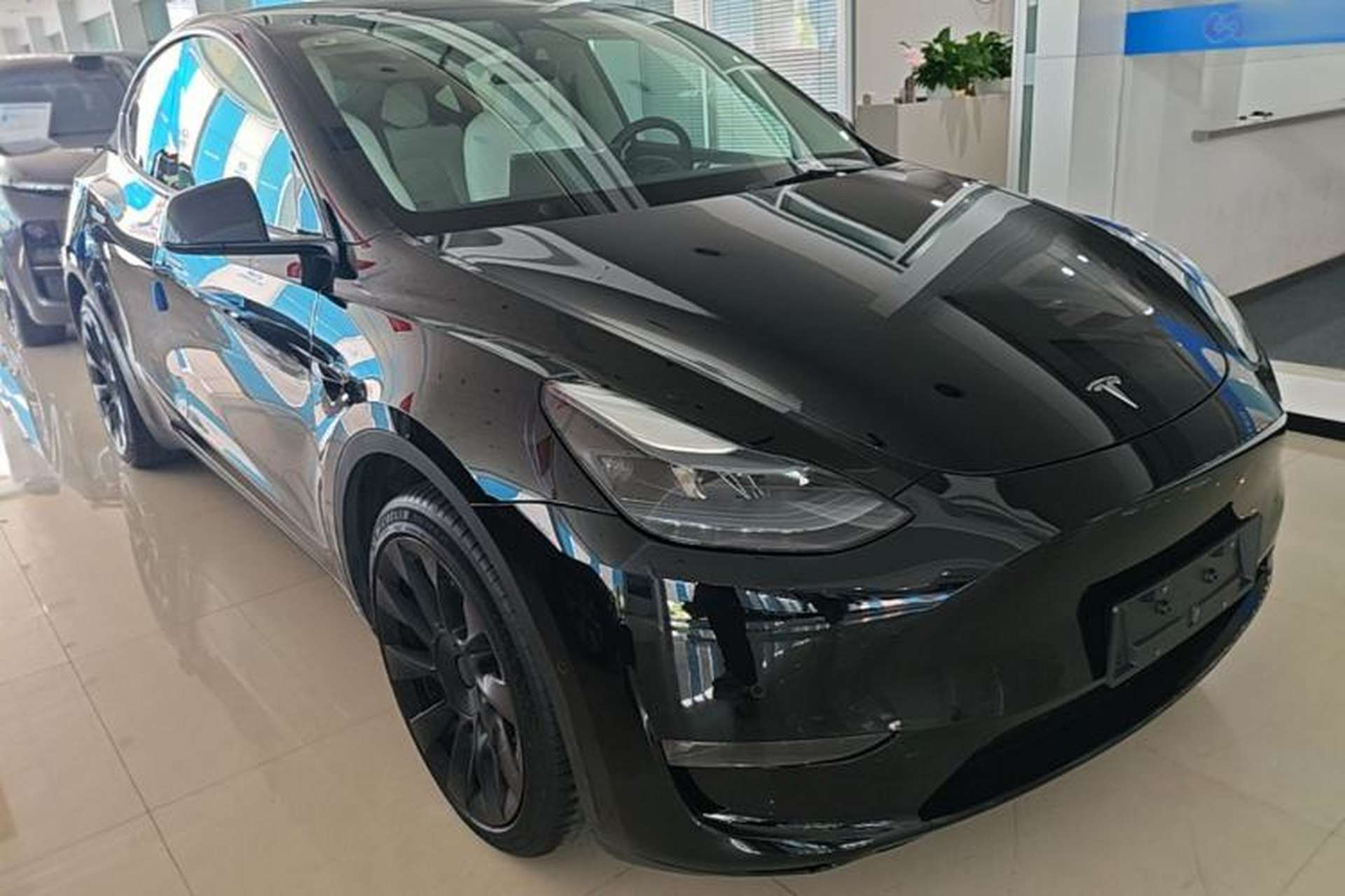 Used Tesla Model Y 2022 Revised Version Long-Range All-Wheel Drive Front Right 45 Deg