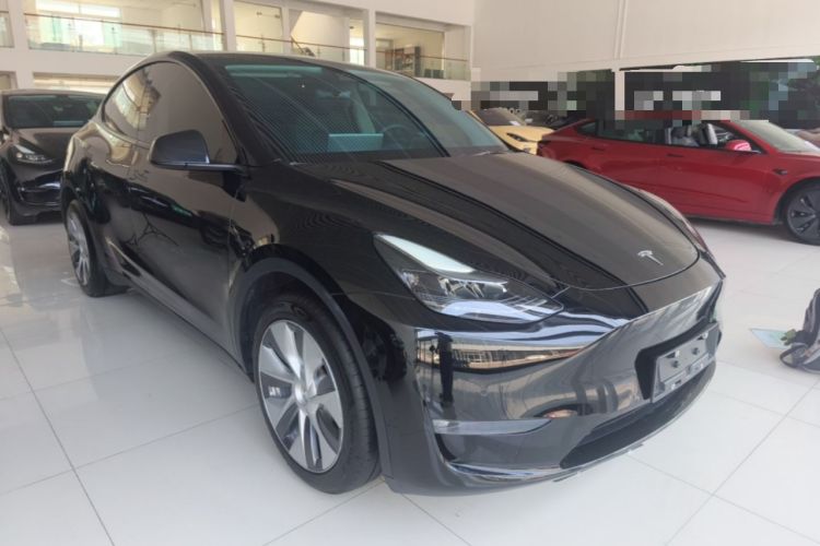 Used Tesla Model Y 2022 Long-Range All-Wheel-Drive Version Front Right 45 Deg