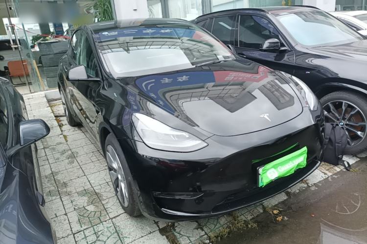 Used Tesla Model Y 2022 Long-Range All-Wheel-Drive Version Front Right 45 Deg