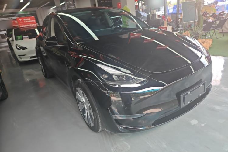 Used Tesla Model Y 2022 Long-Range All-Wheel-Drive Version Front Right 45 Deg