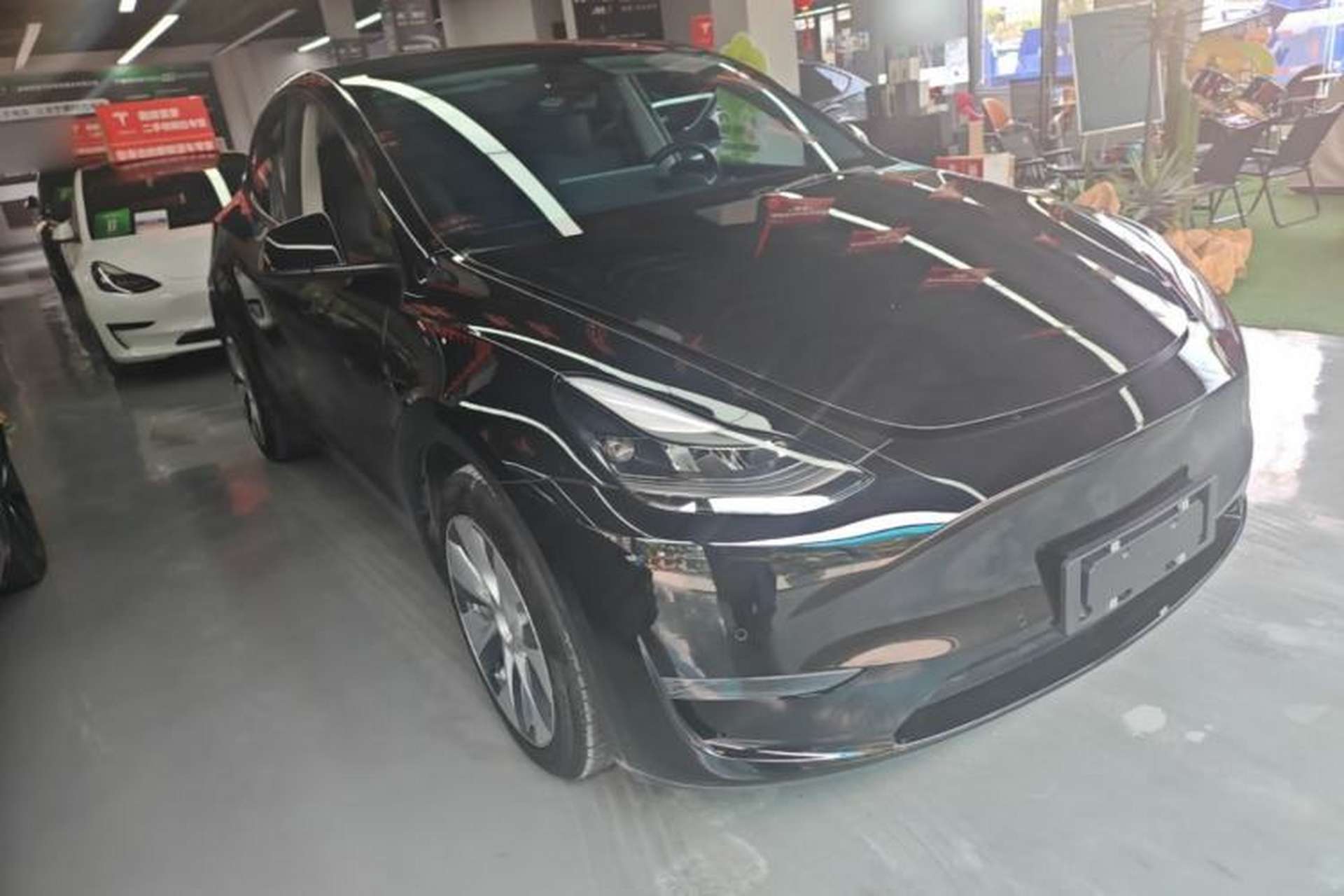 Used Tesla Model Y 2022 Long-Range All-Wheel-Drive Version Front Right 45 Deg
