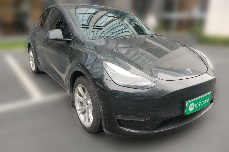 Used Tesla Model Y 2022 Long-Range All-Wheel-Drive Version Front Right 45 Deg