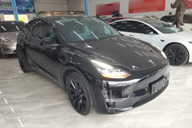 Used Tesla Model Y 2022 Long-Range All-Wheel-Drive Version Front Right 45 Deg