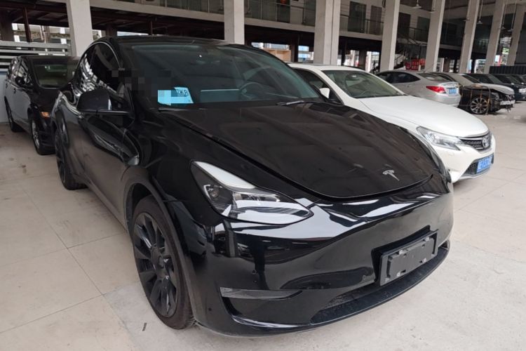 Used Tesla Model Y 2022 Long-Range All-Wheel-Drive Version Front Right 45 Deg
