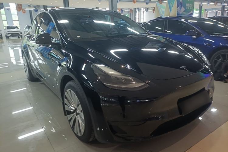 Used Tesla Model Y 2022 Rear-Wheel-Drive Version Front Right 45 Deg