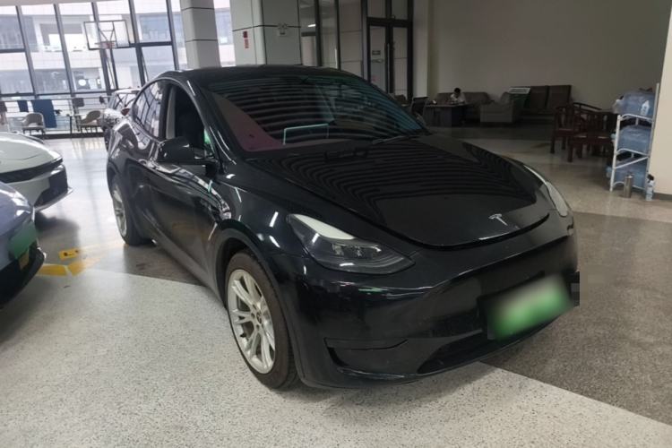 Used Tesla Model Y 2022 Rear-Wheel-Drive Version Front Right 45 Deg