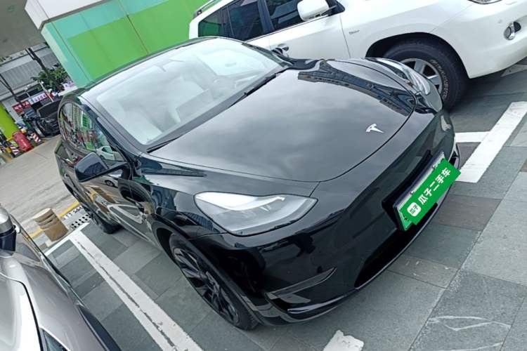 Used Tesla Model Y 2022 Long-Range All-Wheel-Drive Version Front Right 45 Deg