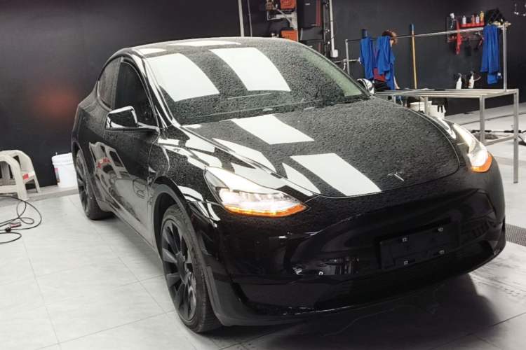 Used Tesla Model Y 2022 Rear-Wheel-Drive Version Front Right 45 Deg