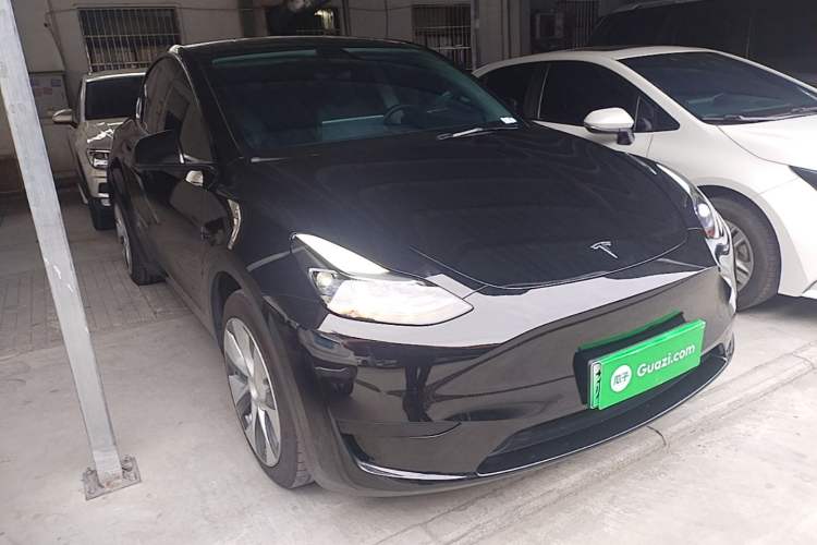 Used Tesla Model Y 2022 Rear-Wheel-Drive Version Front Right 45 Deg