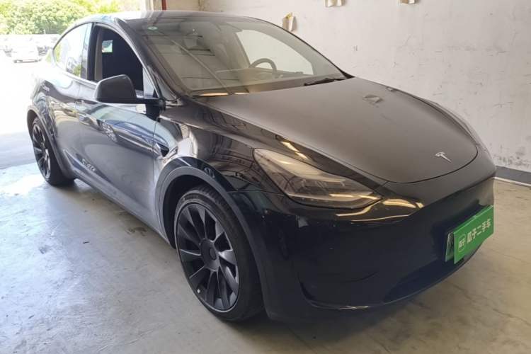 Used Tesla Model Y 2022 Rear-Wheel-Drive Version Front Right 45 Deg