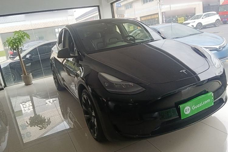 Used Tesla Model Y 2022 Rear-Wheel-Drive Version Front Right 45 Deg