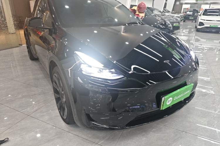 Used Tesla Model Y 2022 Rear-Wheel-Drive Version Front Right 45 Deg