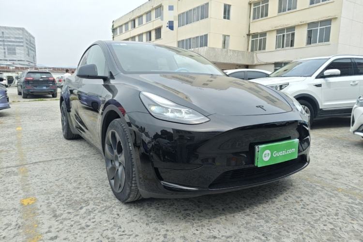 Used Tesla Model Y 2022 Rear-Wheel-Drive Version Front Right 45 Deg
